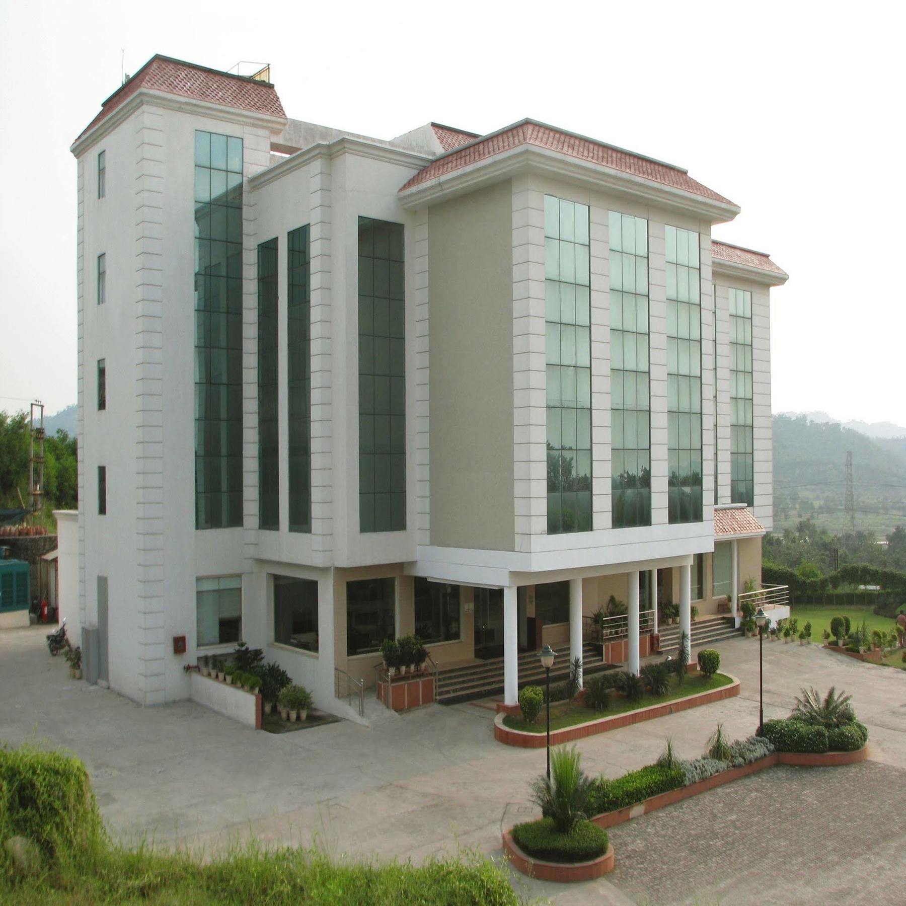 Legend Sarovar Portico Baddi Exterior photo